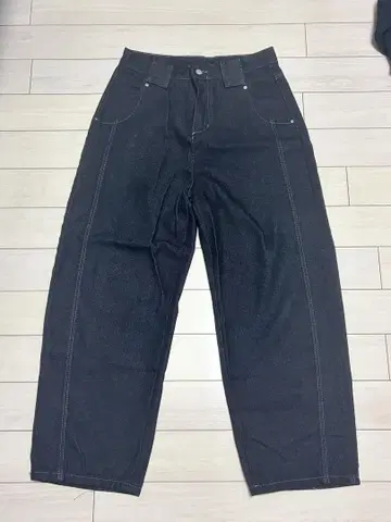 블랙 부츠 컷 데님