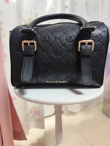 Maison de FLEUR 블랙 보스턴 백