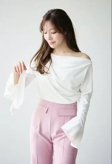 Aimeine 드레이프 넥 커프스 슬리브 블라우스