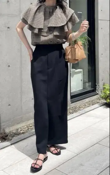 CAPRICIEUX LE'MAGE 앞 슬릿 슬랙스 스커트