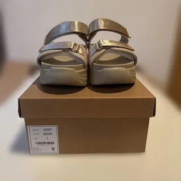 새상품 통굽 샌들 베이지색