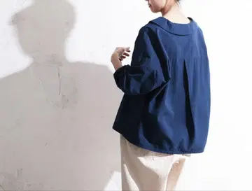 서울 베리 블라우스 RaKMACKA 갈매기 옷깃 풀오버 네이비