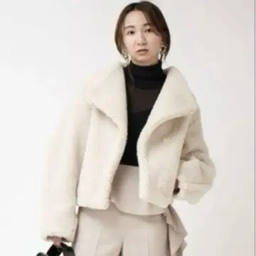 FRAY I.D 샤기 보아 자켓 아이보리