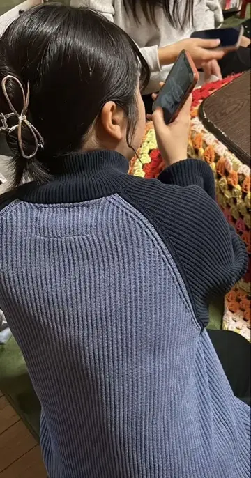 네이비 하이넥 스웨터