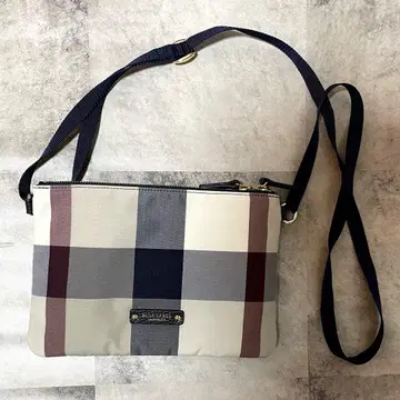BLUE LABEL 체크 무늬 숄더백