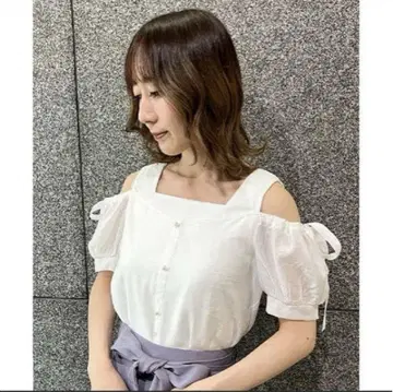 엑시즈팜 레이어드 디자인 시어 블라우스