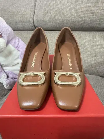 페라가모 엘레강트 펌프스
