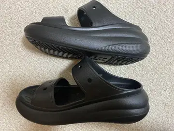 Crocs 블랙 크러쉬 샌들