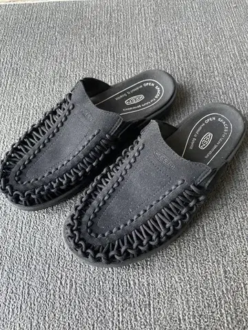 KEEN 블랙 샌들 오픈 백