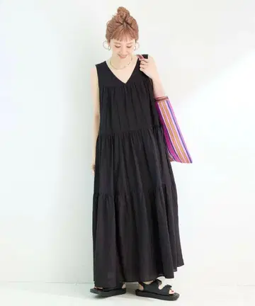 B.C STOCK 손세탁 가능 티어드 슬리브리스 원피스