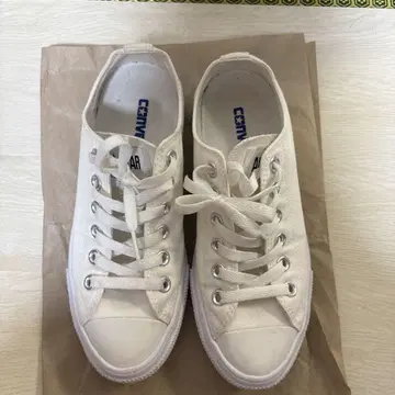 컨버스 화이트 캔버스 레이스업 스니커즈