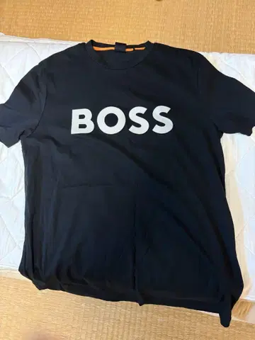 BOSS 블랙 티셔츠 L 사이즈
