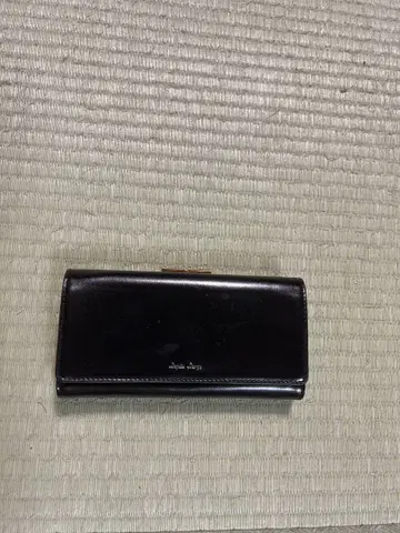 블랙 가죽 장지갑 골드 금장 장식