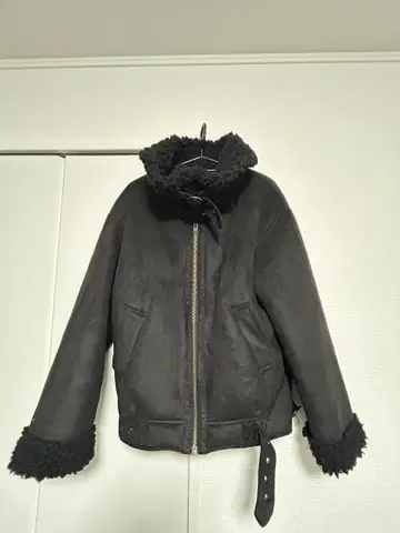 MURUA 블랙 무스탕 코트