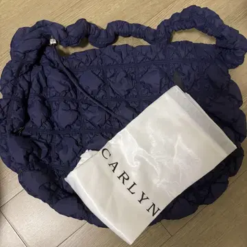 carlyn 카린 백 MEGA COZY 네이비