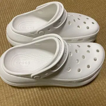 Crocs 화이트 클로그 샌들