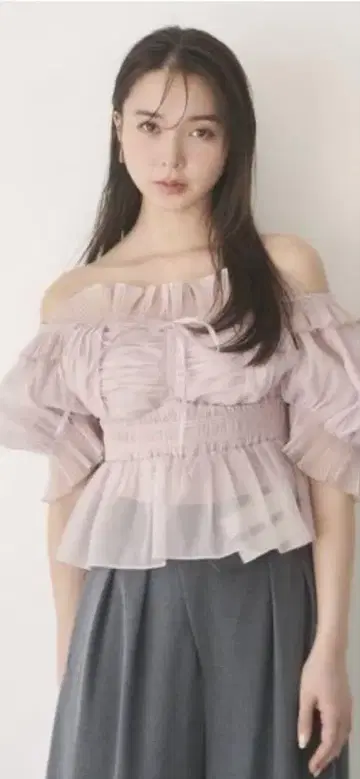 snidel 개더 프릴 오프숄더 블라우스