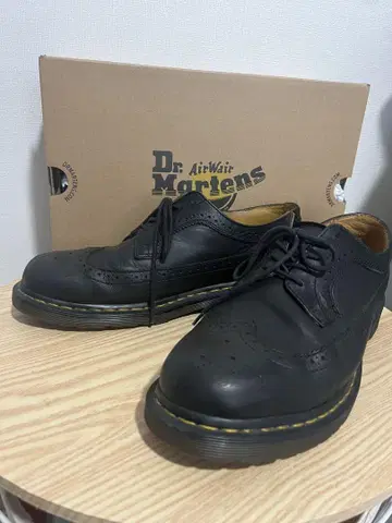 Dr. Martens 블랙 가죽 드레스 신발 윙팁 UK9