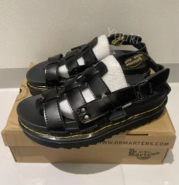 특가 새상품 Dr.Martens 블랙 샌들 남녀 공용