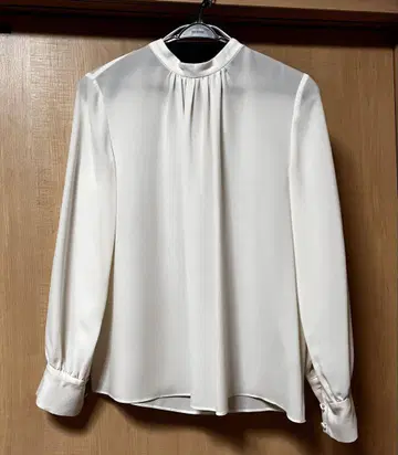 BALLSEY 화이트 블라우스 긴팔 개더링