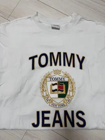 TOMMY JEANS 화이트 티셔츠 S 사이즈