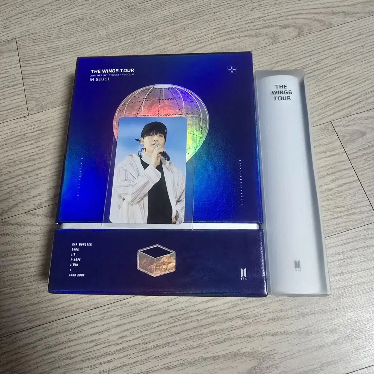 방탄 윙즈투어 콘서트dvd 윤기 포카포함 풀셋양도.  bts SUGA