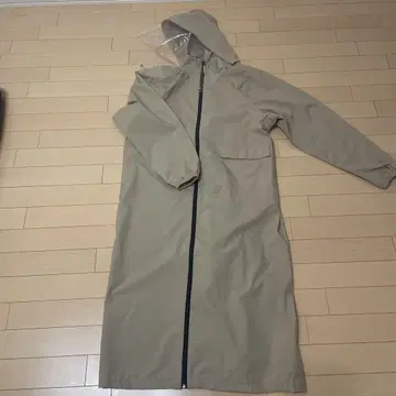 베이지 후드 부착 롱 레인코트