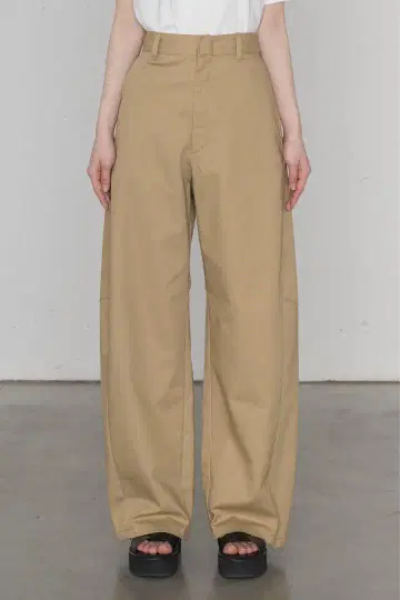 HYKE 2025SS 완판 T/C BARREL LEG TROUSERS