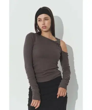 ALEXIASTAM 비대칭 롱 슬리브 상의