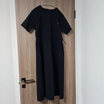 마운틴 하드웨어 반팔 원피스 블랙