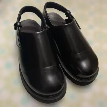 유니클로; C 블랙 사보 샌들