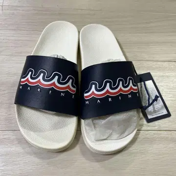 네이비 블루 파도 무늬 슬라이드 샌들