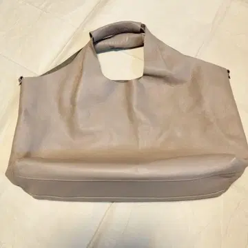 소가죽으로 만든 가벼운 토트 백 아이보리