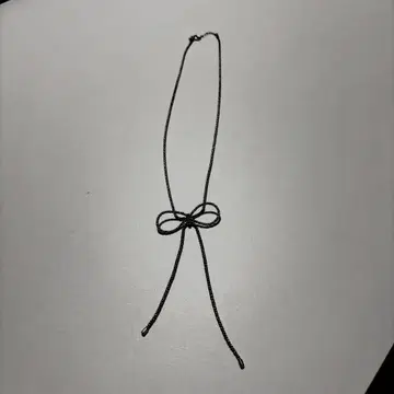 실버 리본형 목걸이