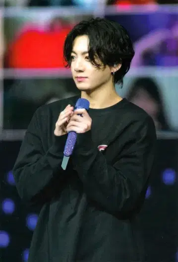 BTS 마이크 배지 정국 HYBE INSIGHT 우리는 음악을 믿습니다.
