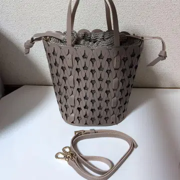 아니타 빌라르디/아니타 빌라르디 백