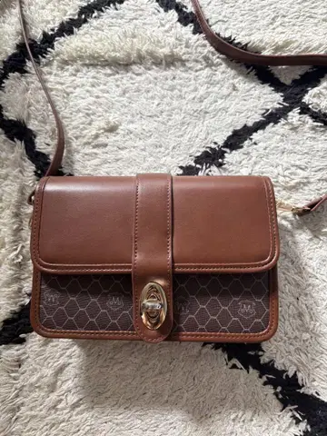 moussy 브라운 플랩 숄더백