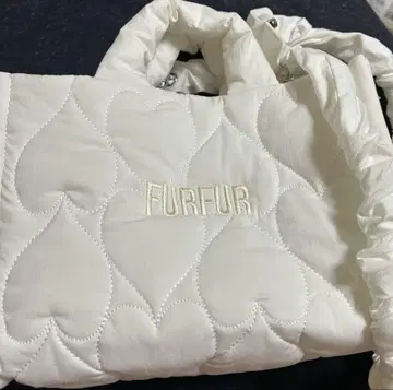 퍼 퍼 하트 퀼팅 숄더백 화이트