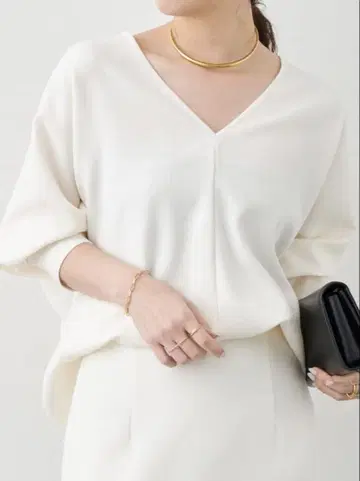 두지엠 클라세 V넥 풀오버