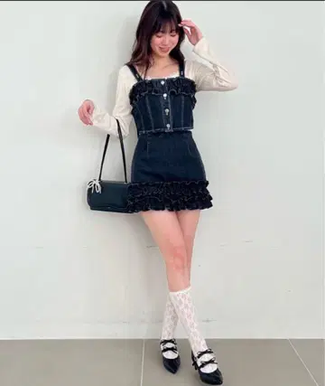 프릴이 달린 다크 데님 스커트 셋업