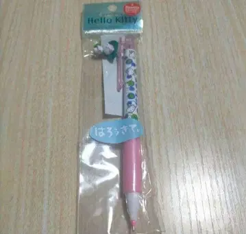 키티, 비가 그치고 개구리, 샤프