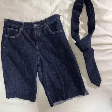 다크 데님 숏 팬츠 덤 포함 넥타이 포함
