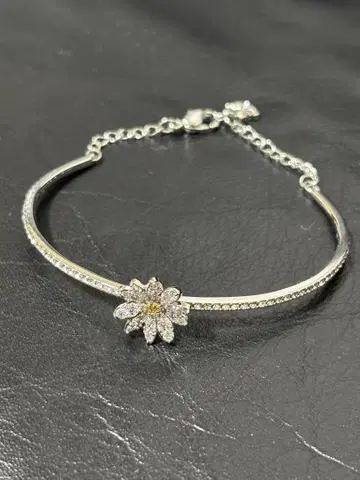 SWAROVSKI 스와로브스키 데이지 뱅글 팔찌
