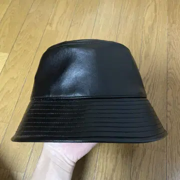블랙 가죽 버킷 햇