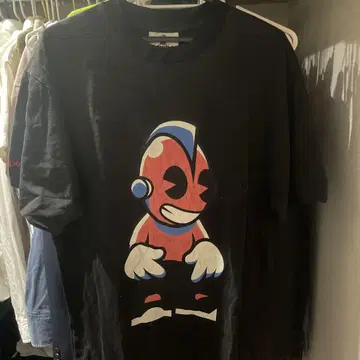 kidrobot 캐릭터 티셔츠 블랙