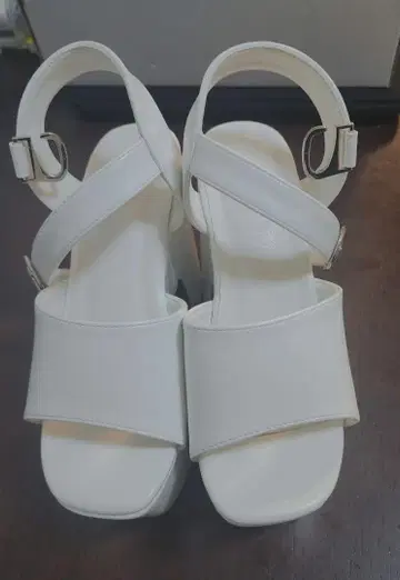 VIVIAN COLLECTION 플랫폼 샌들 화이트 S 사이즈