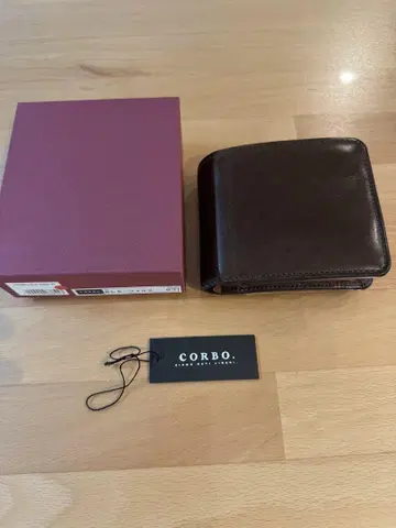 CORBO. 다크 브라운 접이식 지갑