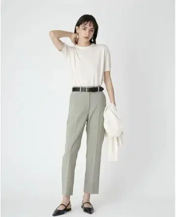 미라 오웬 뒷면 밴딩 센터 프레스 테이퍼드 팬츠 슬랙스