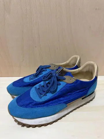 NOVESTA 블루 스니커즈