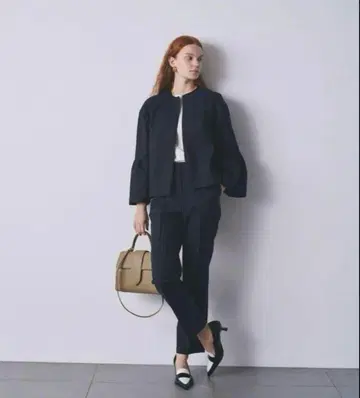 Mila Owen 플레어 턱 슬리브 자켓 사이즈 1
